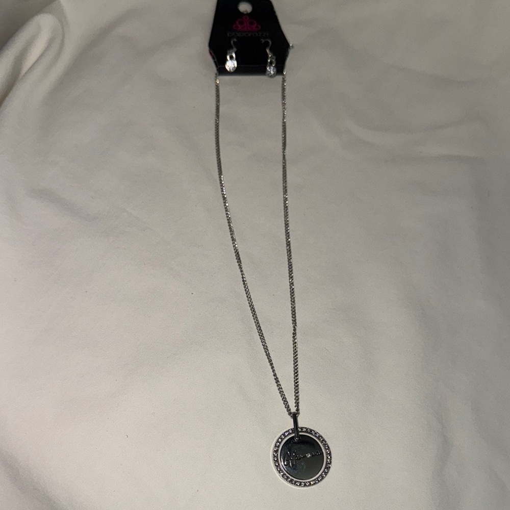 Paparazzi Silver Necklace with Glamma Pendant NWOT